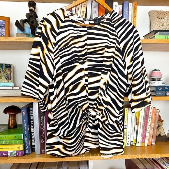 Animal Print Tie Front Blouse Women’s Size Large NEW - Picture 2 of 12